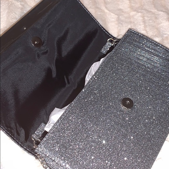 Sold 🦋Glam silver purse - Picture 3 of 4